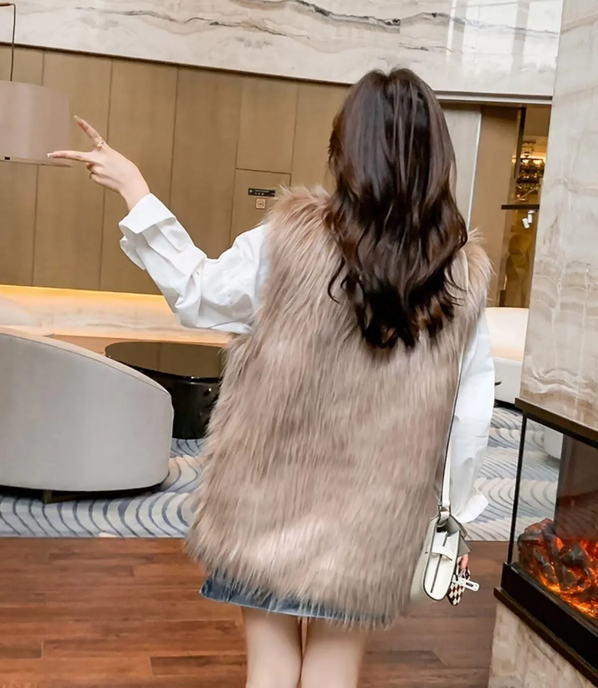 Women's Faux Fur Vest Long Coat Sleeveless Jacket Girls Winter Fluffy Warm Outwear Plush Overcoat with Pockets