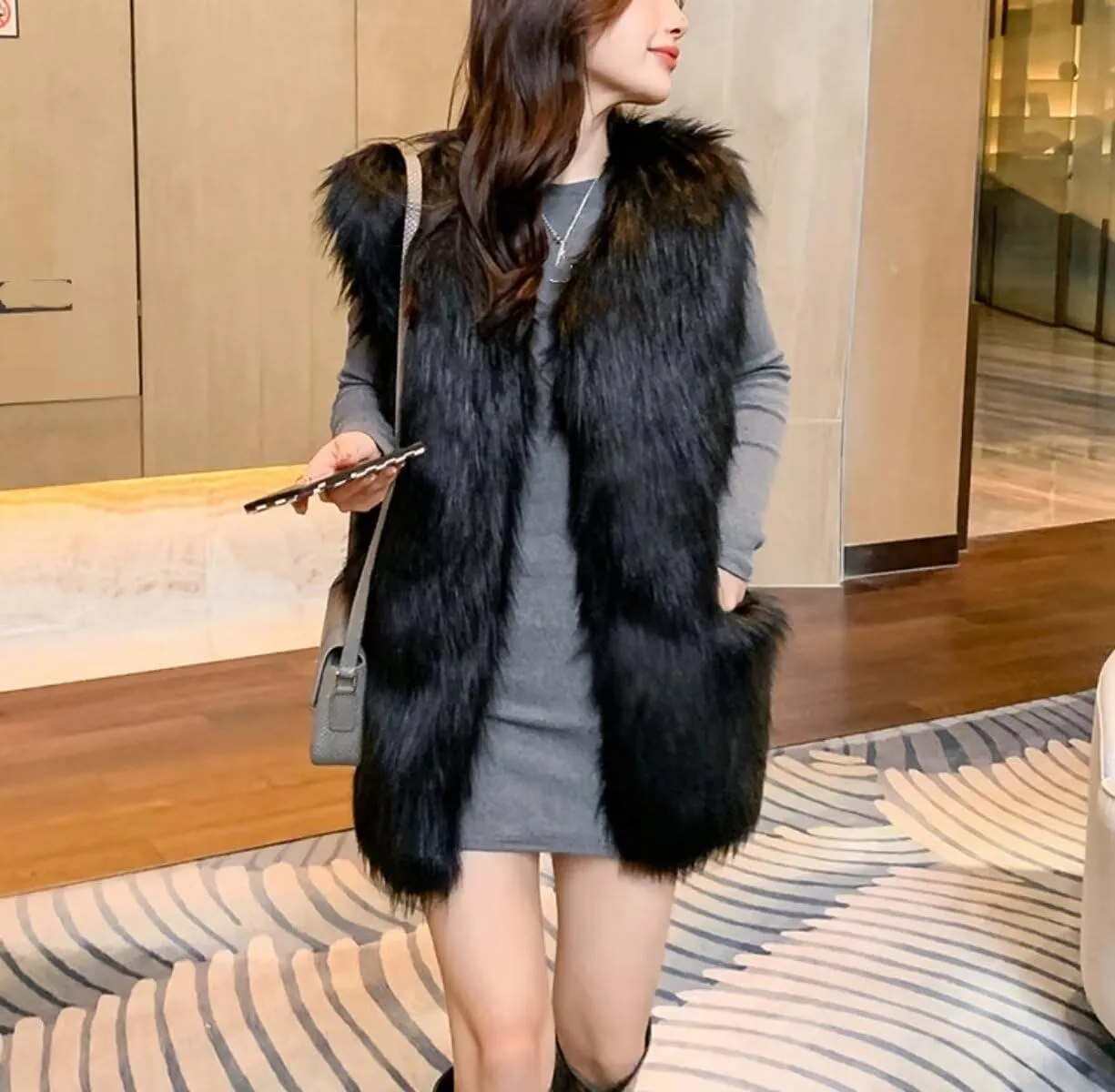 Women's Faux Fur Vest Long Coat Sleeveless Jacket Girls Winter Fluffy Warm Outwear Plush Overcoat with Pockets