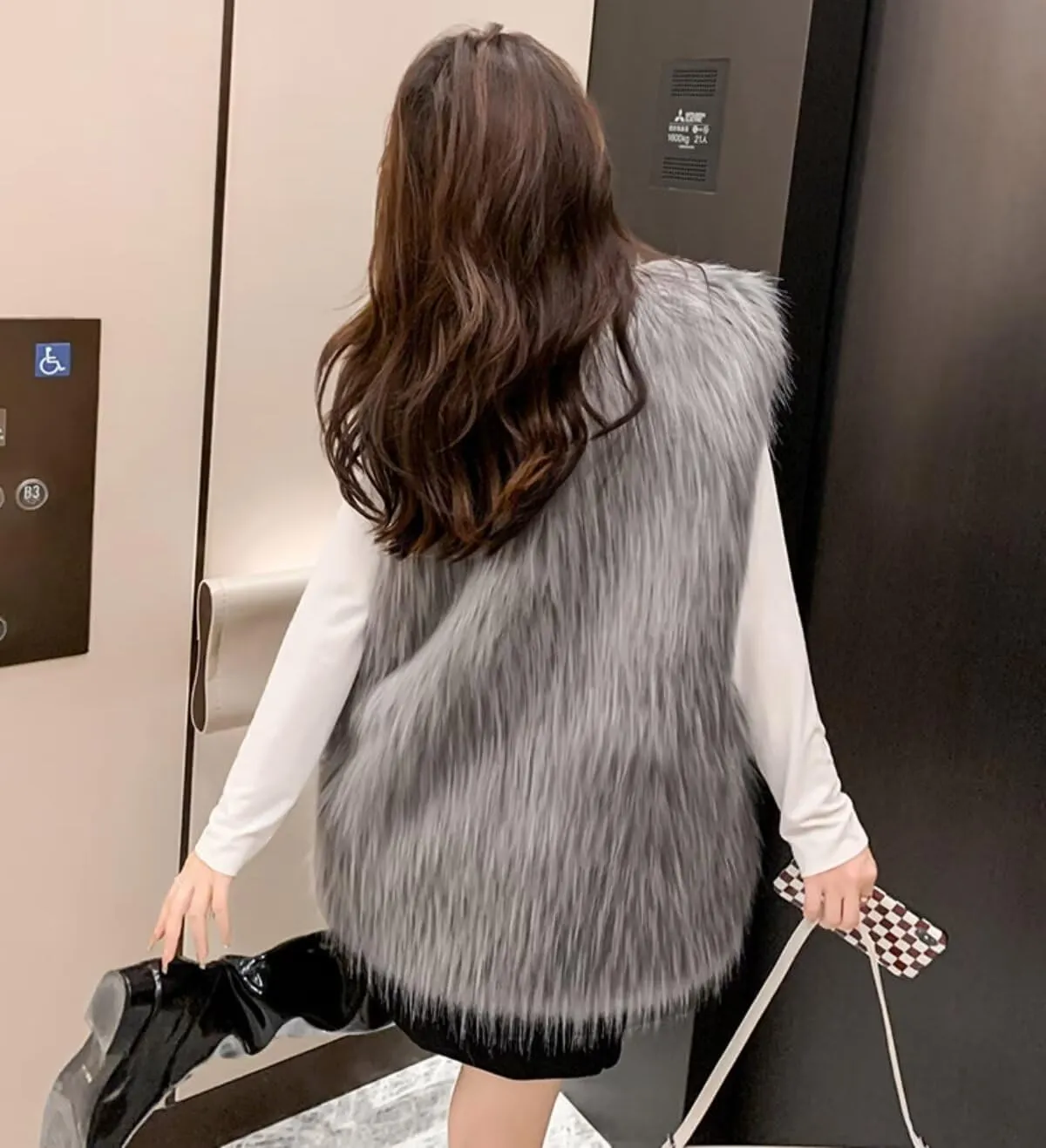 Women's Faux Fur Vest Long Coat Sleeveless Jacket Girls Winter Fluffy Warm Outwear Plush Overcoat with Pockets